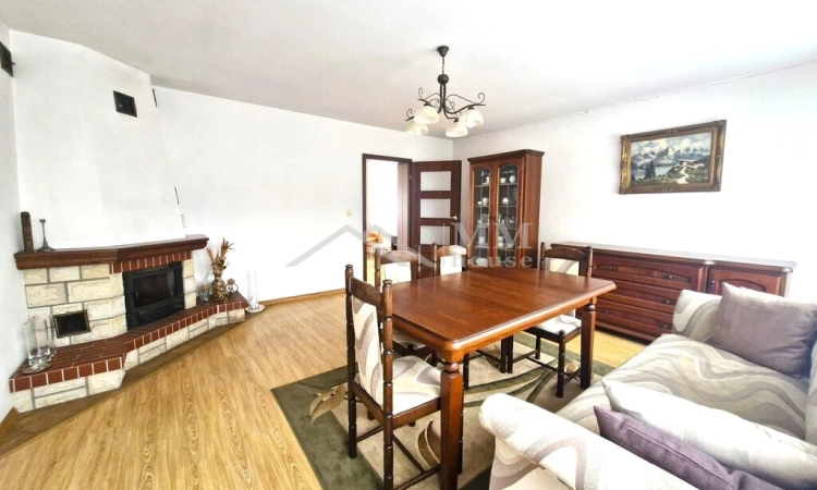 Dom wolnostojący z zabudowaniami gospodarczymi | Zdjęcie główne