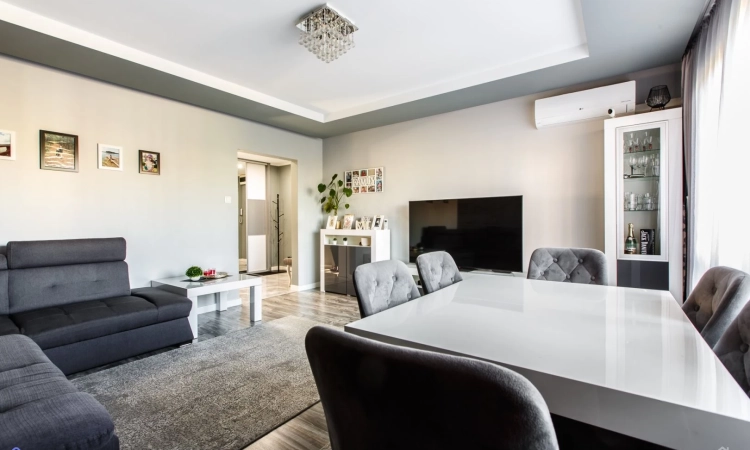 Idealne dla rodziny, po remoncie z klimatyzacją | Zdjęcie główne