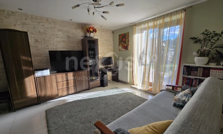 Dom parterowy  – duży ogród, taras, warsztat | Zdjęcie główne