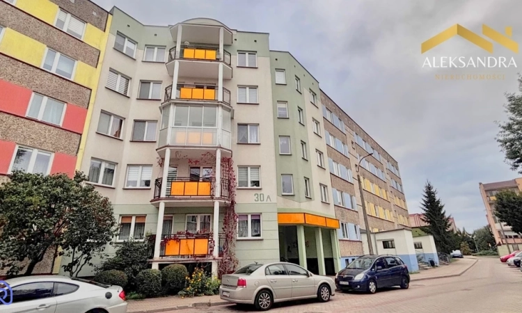 Blok z 2007 r.  |  2 pokoje z loggią  |  1. piętro | Zdjęcie główne