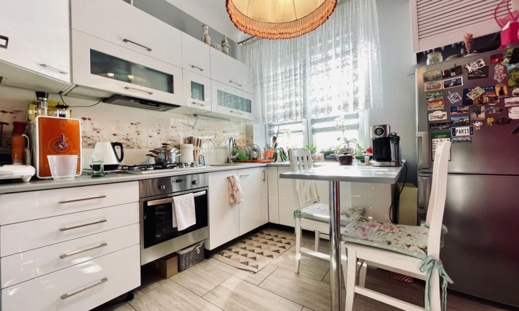 Środkowe | Duża piwnica | Parking | Po termomodern | Zdjęcie główne