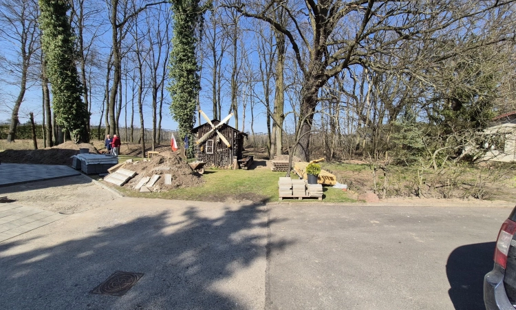 Parkowe, pozwolenie na budowę, media, drzewa | Zdjęcie główne