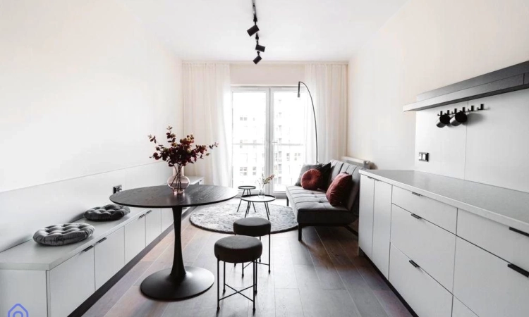 BALKON, KOMÓRKA, MIEJSCE POSTOJOWE. | Zdjęcie główne