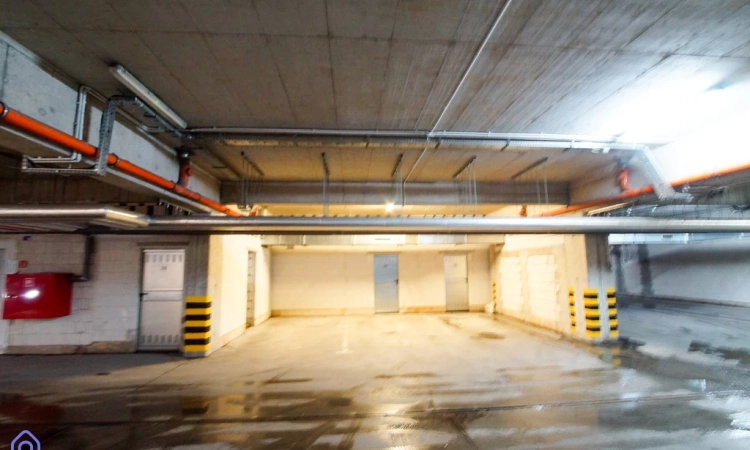 Do wynajęcia miejsce garażowe pod budynkiem | Zdjęcie główne