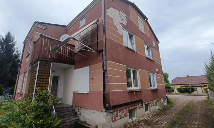 Syndyk sprzeda nieruchomość gruntową zabudowaną | Zdjęcie główne