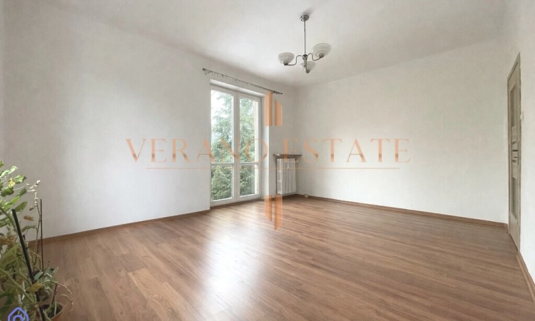 2 Pokoje | Kamienica | Piwnica 12 m² | PKP 1 km | Zdjęcie główne