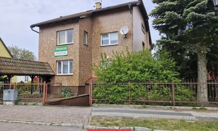 Karlino, zachodniopomorskie, dom blisko rzeki. | Zdjęcie główne