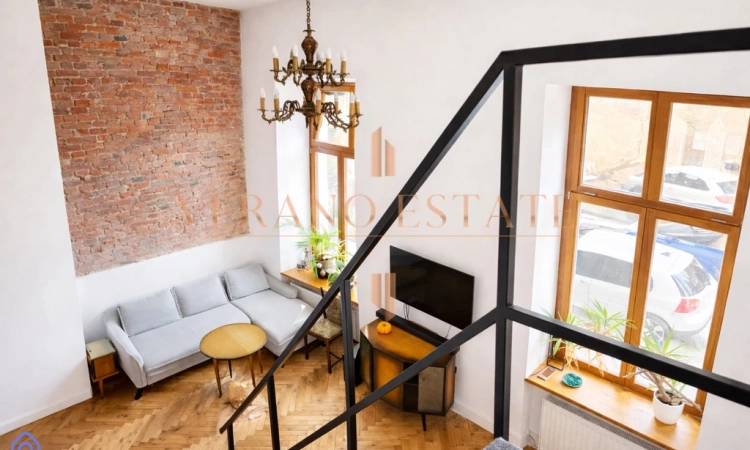 Wysoki 4,6 m loft w zabytkowej kamienicy | Zdjęcie główne