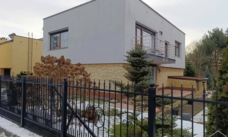 Dwukondygnacyjny dom z ogrodem w Zabrzu | Zdjęcie główne