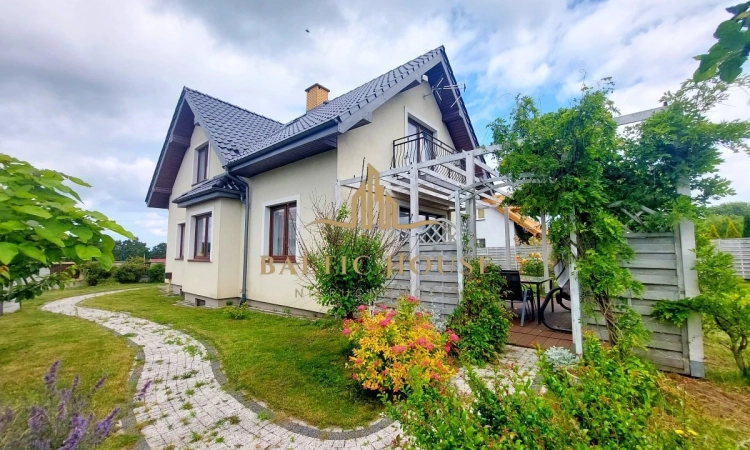 Dom wolnostojący 6 pokoi Garaż Piwnica Taras | Zdjęcie główne