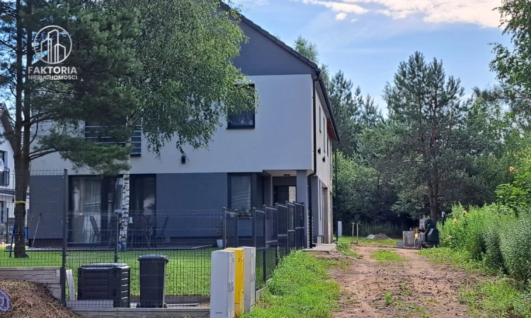 Dom bliźniak dla rodziny w cichej okolicy | Zdjęcie główne