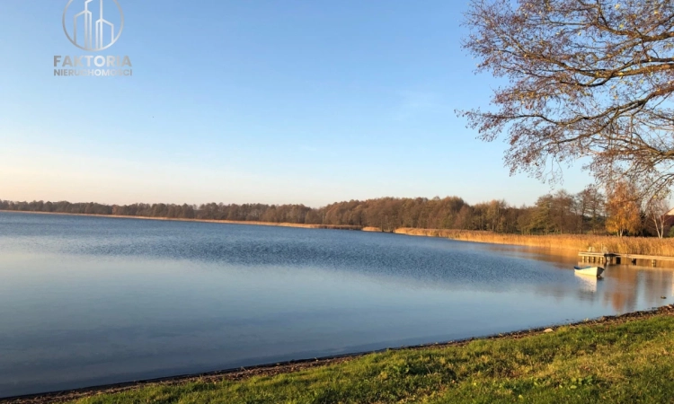 Blisko jeziora w malowniczym regionie | Zdjęcie główne