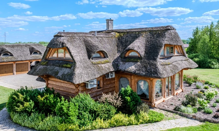 Stylowe siedlisko z domem z bala. | Zdjęcie główne
