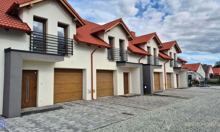 Nowoczesny dom w zabudowie szeregowej | Zdjęcie główne