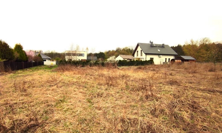 Atrakcyjna działka budowlana w spokojnej okolicy | Zdjęcie główne