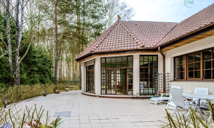 Wolnostojący dom w Sulejówku na  działce 2591 m2 | Zdjęcie główne