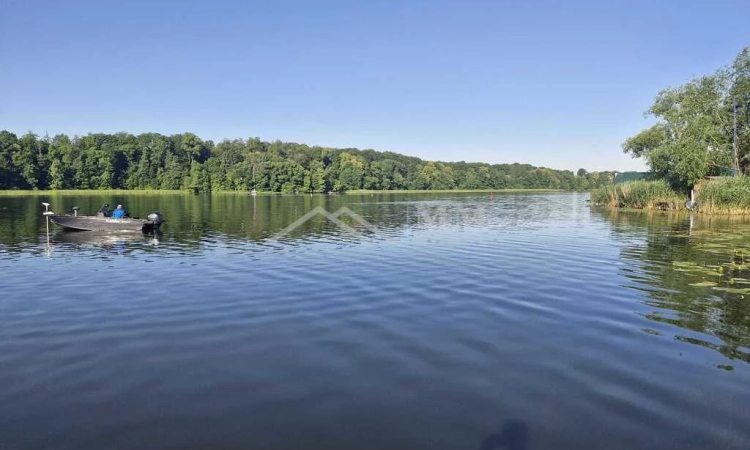 Działka rekreacyjna nad jeziorem. | Zdjęcie główne