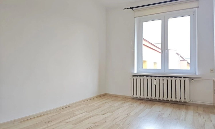 Gołonóg | Piwnica | Dobrze Skomunikowane | Jasne | | Zdjęcie główne