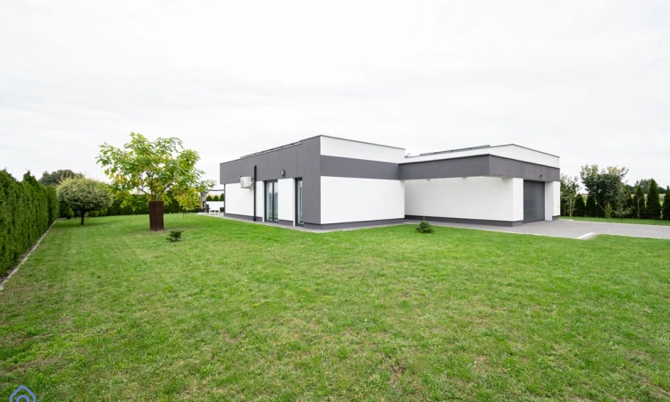 Dom jednorodzinny z garażem na sprzedaż! | Zdjęcie główne