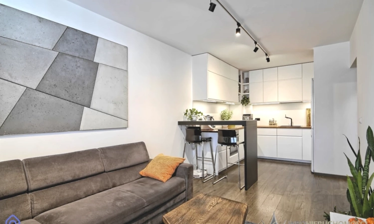 Ustawne trzy pokoje/balkon/garaż/komórka | Zdjęcie główne