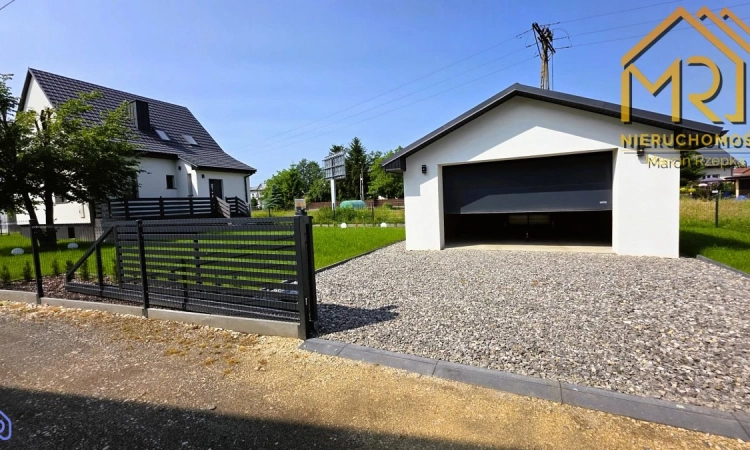 Nowoczesny dom z garażem w dzielnicy Klikowa | Zdjęcie główne