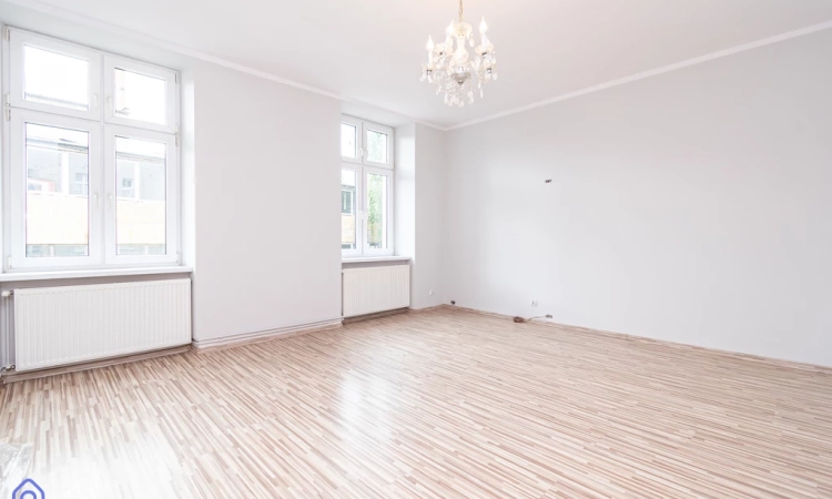 Mieszkanie trzypokojowe na 1 piętrze | Zdjęcie główne