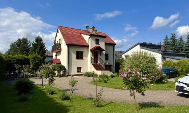 Na sprzedaż: Dom z dwoma niezależnymi mieszkaniami | Zdjęcie główne