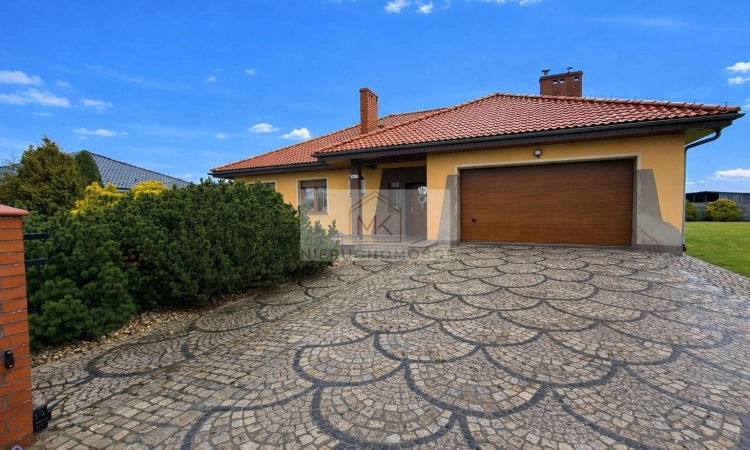 Dom wolnostojący 266m2, działka 24a, garaże, 7pokoi, Obórki | Zdjęcie główne