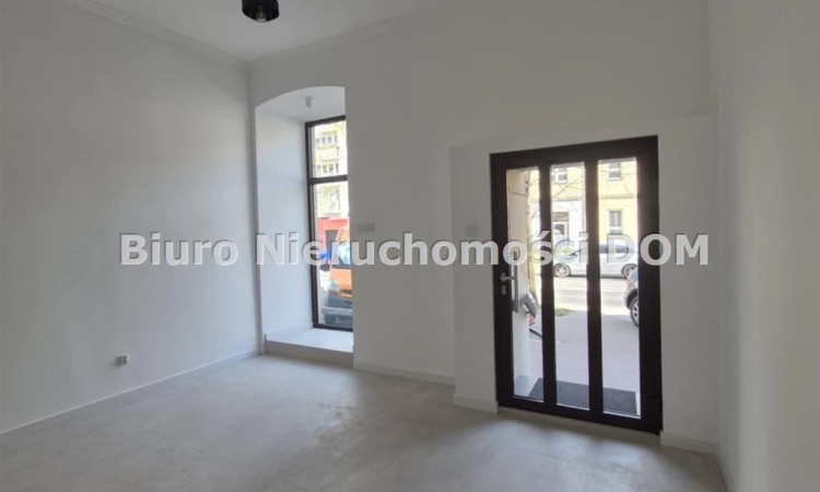 Wynajmę lokal w Centrum z witrynami | Zdjęcie główne