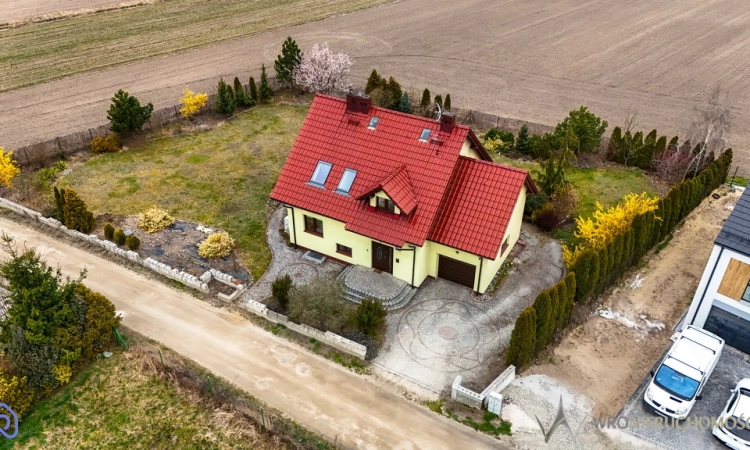 Dom wolnostojący | 4 sypialnie | Duża działka | Zdjęcie główne