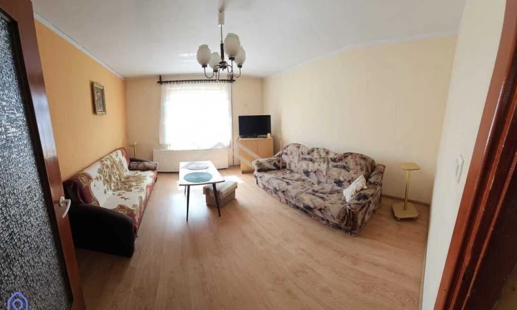 Dom w zabudowie szeregowej z ogrodem w Gronówku. | Zdjęcie główne