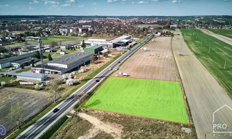 Atrakcyjny grunt komercyjny przy DW 901 | Zdjęcie główne