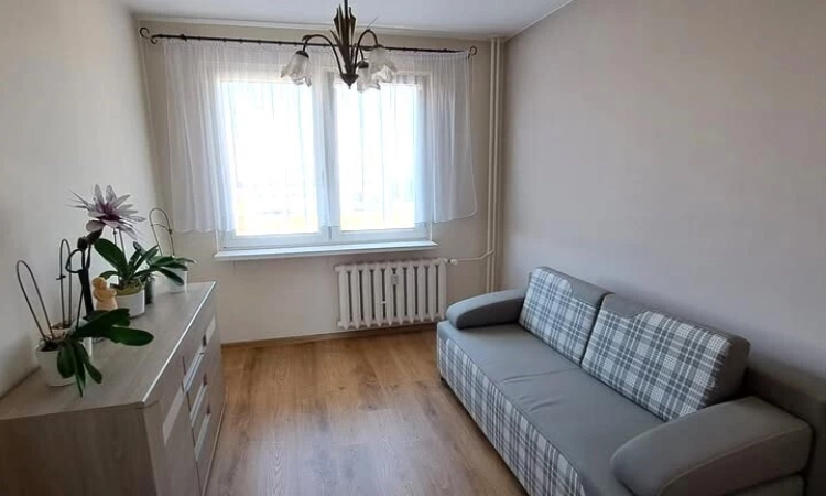 Mieszkanie trzypokojowe z balkonem w bloku z windą | Zdjęcie główne