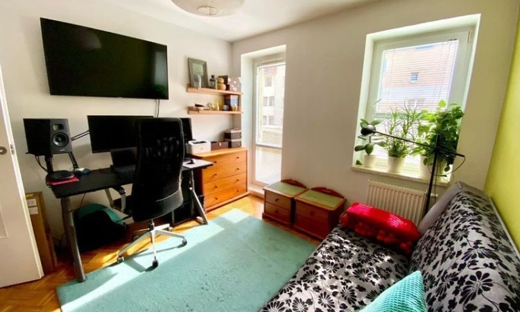 2pok, 46met, okolice Glinianej BALKON/WINDA/2002 (Wrocław) | Zdjęcie główne