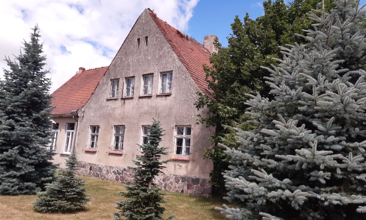 Dom w Kiełpinie (gmina Drawno) 144 m2, działka 2215 m2, do remontu, las | Zdjęcie główne