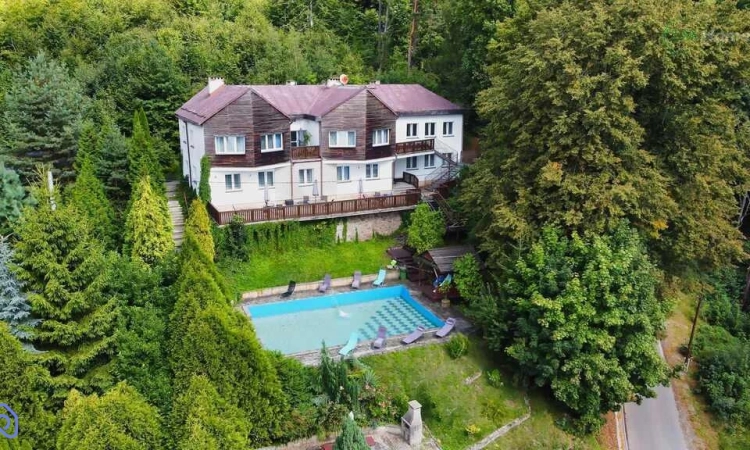 Ośrodek wypoczynkowy u stóp Gór Stołowych. | Zdjęcie główne