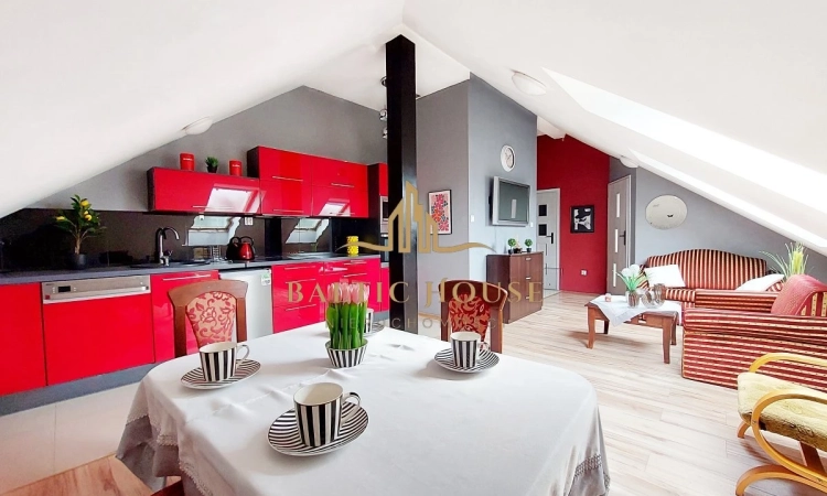 Jasne 2 pokoje Duży salon z kuchnią Do wejścia | Zdjęcie główne