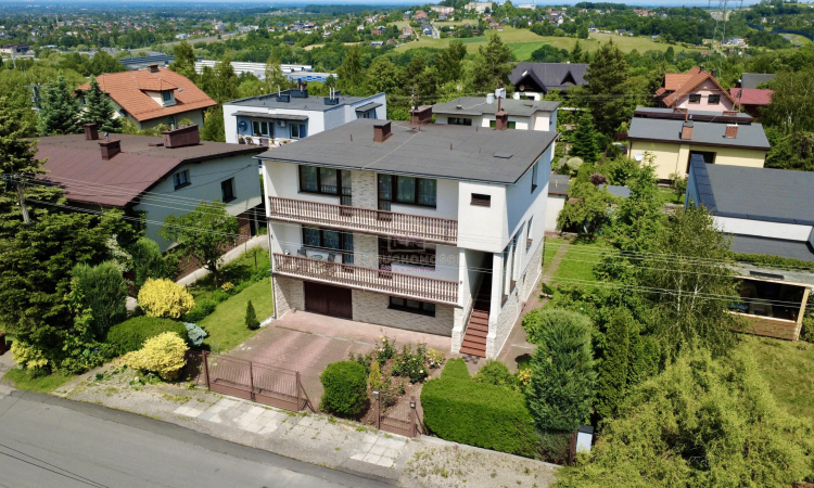 Dom z widokiem na góry – 3-kondygnacyjna nieruchomość ul. Solskiego | Zdjęcie główne